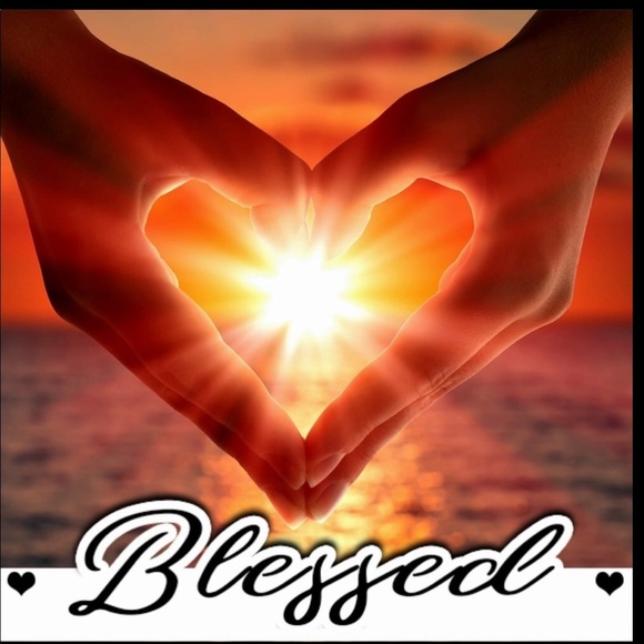 🎉Hello I’m Karen a Poshmark Ambassador welcome to my closet🎉 - Picture 1 of 10